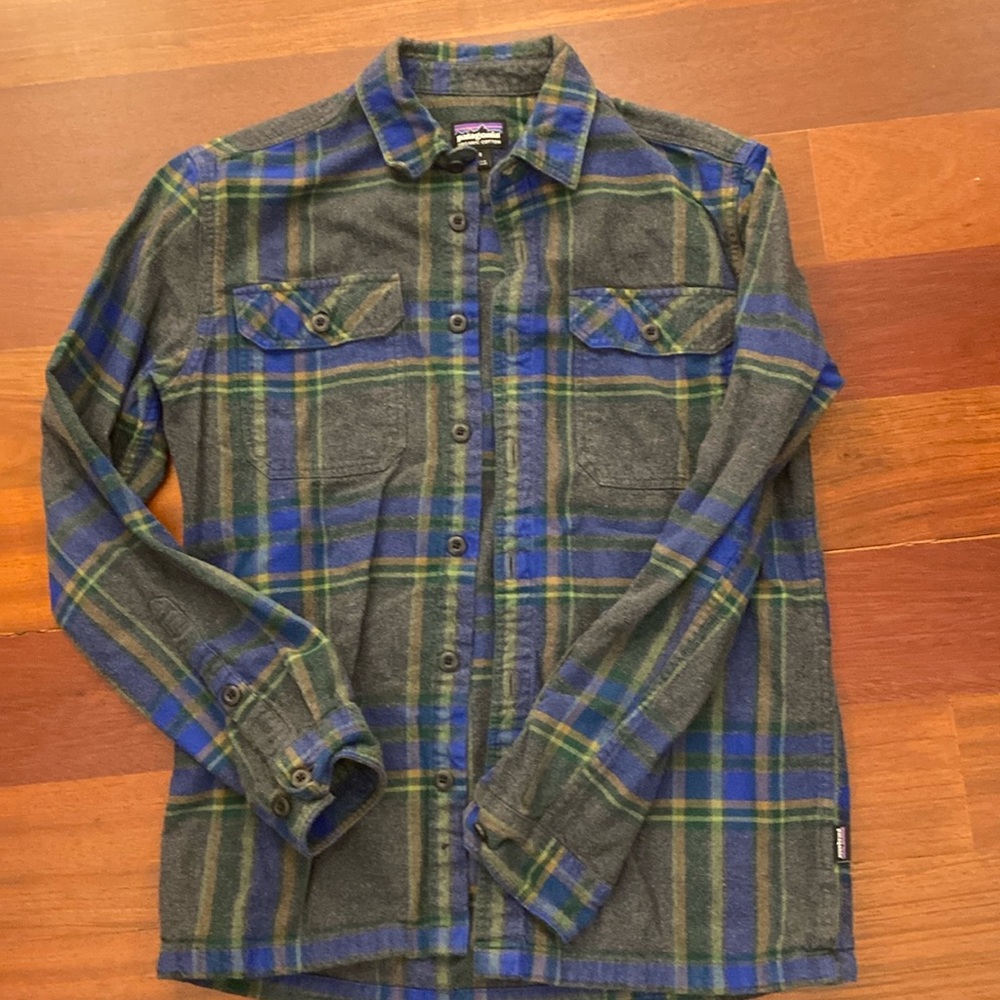 Patagonia Casual Gray and Blue Button Down Shirt